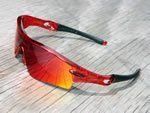 Oakley выпускает универсальную модель Radar в новом цвете «кристальный красный».