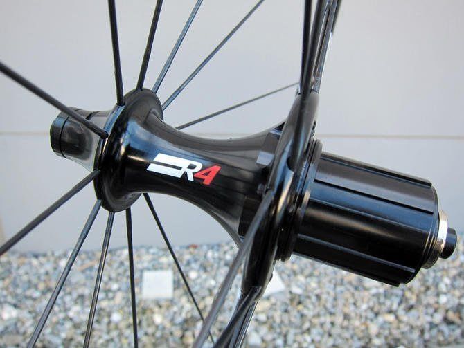 В EA90 RT Easton использует проверенные ступицы R4. В EA90 RT Easton использует проверенные ступицы R4.