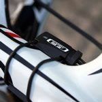 Как и Shimano Di2, Campagnolo использует для управления системой маленький «мозг», установленный спереди. Механики Movistar смонтировали его на выносе.