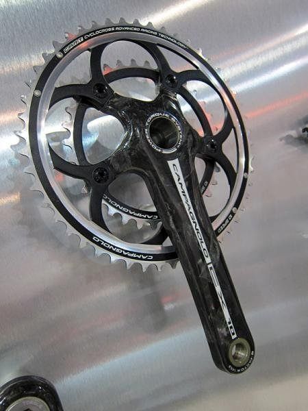 Кроссовые шатуны Campagnolo монтируются с системой Power Torque и отличаются специфическими сочетаниями звезд.