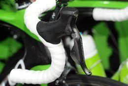 Командные компоненты Shimano Dura-Ace Di2 подверглись суровому испытанию погодой во время первой недели «Тура», но продолжают работать идеально.