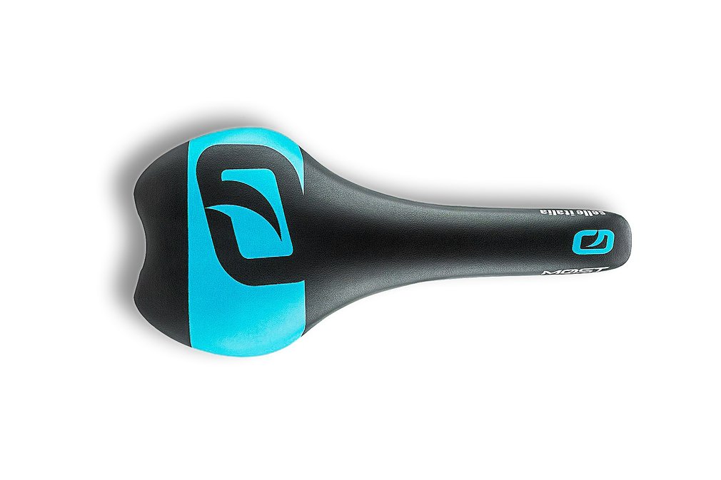 Велосипедное седло MOst EIGHT 3K (чёрное/голубое)